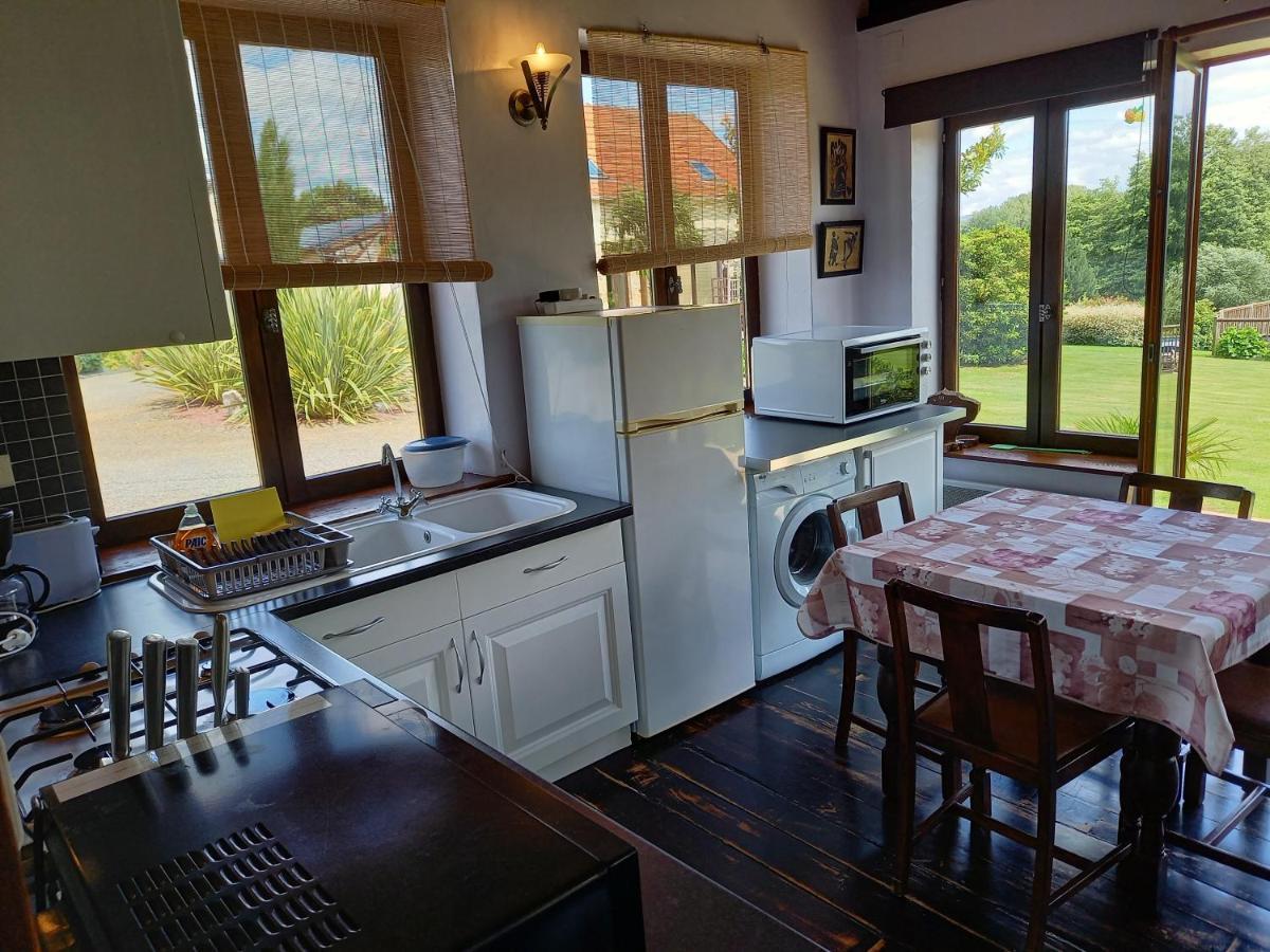 La Gasteboisiere With Swimming Pool And Games Room Le Mesnil-Adelee Esterno foto